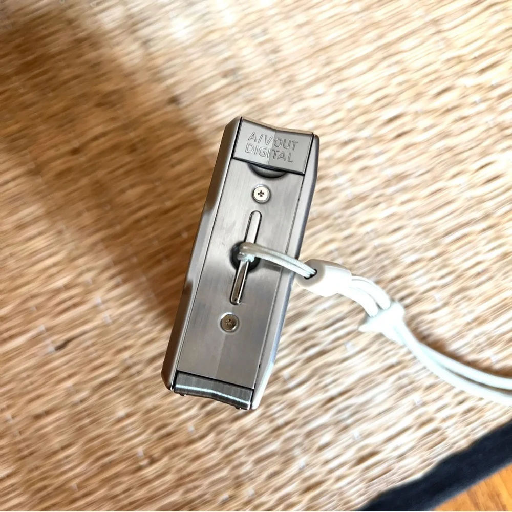 Canon PowerShot SD790 IS 10MP Digital Elph Camera Silver Bundle - Picture 8 of 14